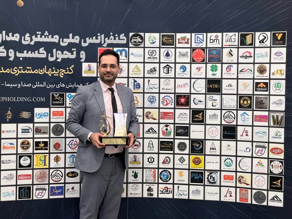 مجتبی نگهی مدیر سئو، متخصص برندینگ دیجیتال و توسعه استراتژی آنلاین