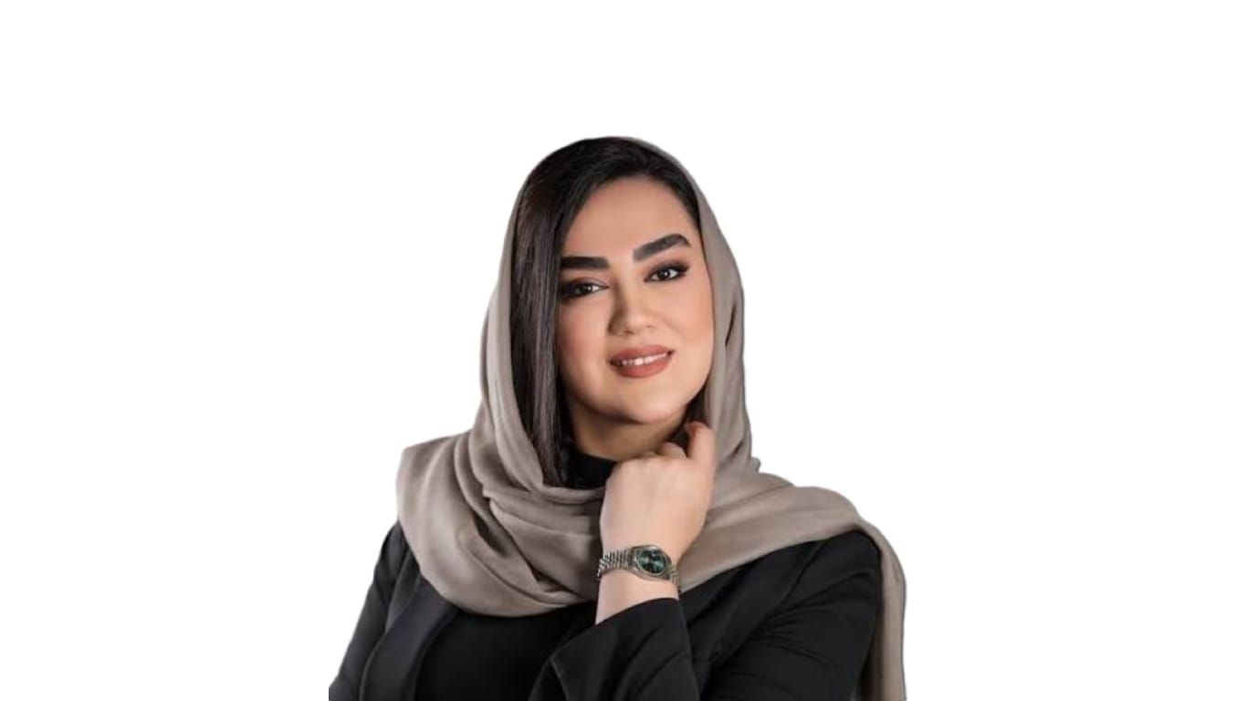 سعیده مهدوی؛ از پیشگامی در آرایش دائم تا آموزش مدرسین بین‌المللی